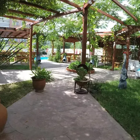 Хотел Alba Family Club Приморско