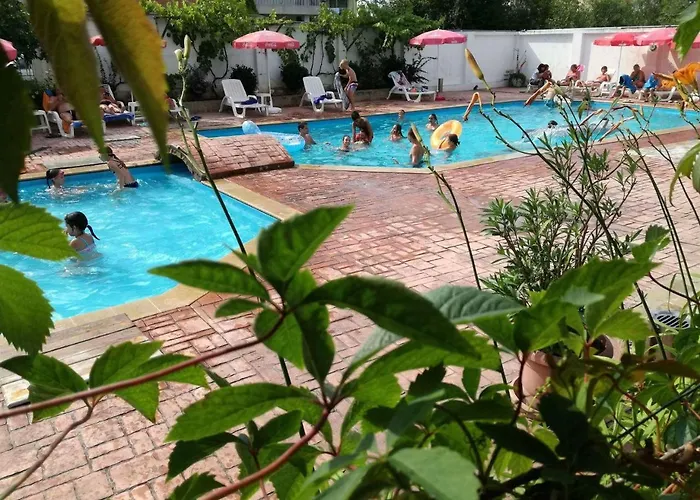 Отель Alba Family Club