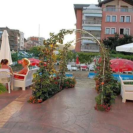 Alba Family Club Otel 2*