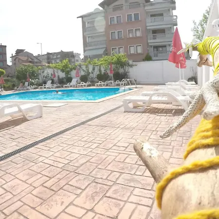 Alba Family Club Otel 2*