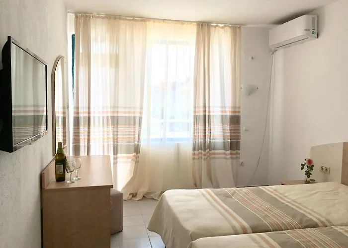 Отель Alba Family Club