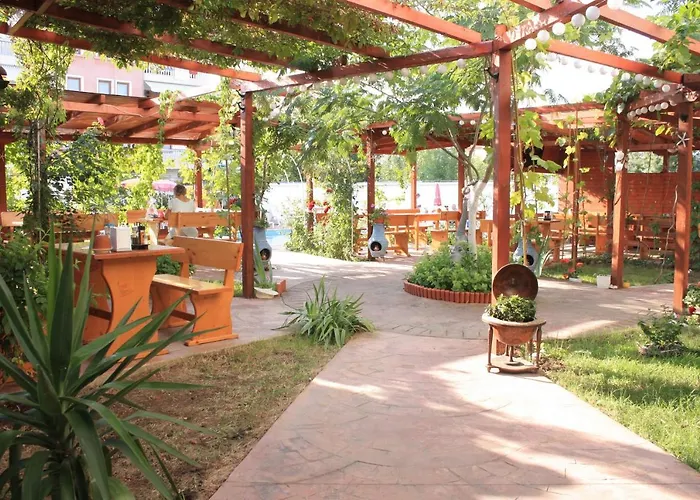 Alba Family Club Отель 2*